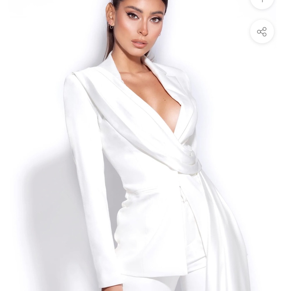 Blazer - Picture 3 of 3